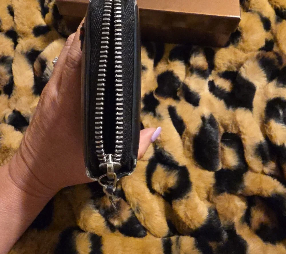 Gucci Black Leather Zip Card Holder with Silver Logo